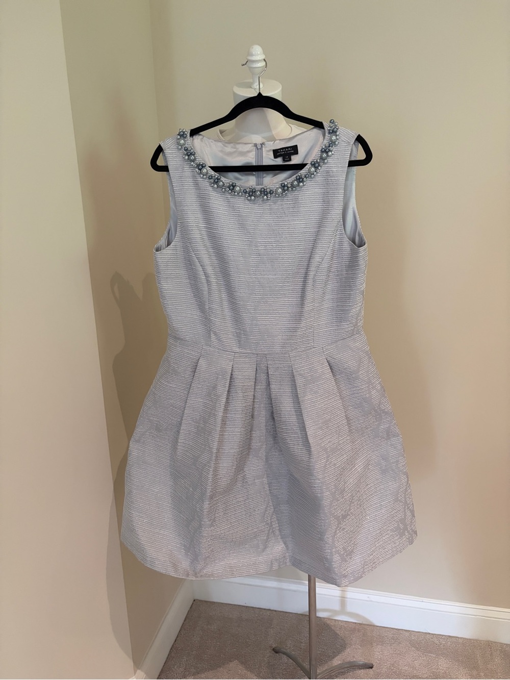 Tahari Arthur S. Levine Silver Metallic Pearl Embellished Dress Size 14
